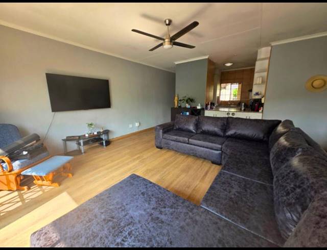 2 BEDROOM TOWNHOUSE FOR SALE IN GLEN MARAIS